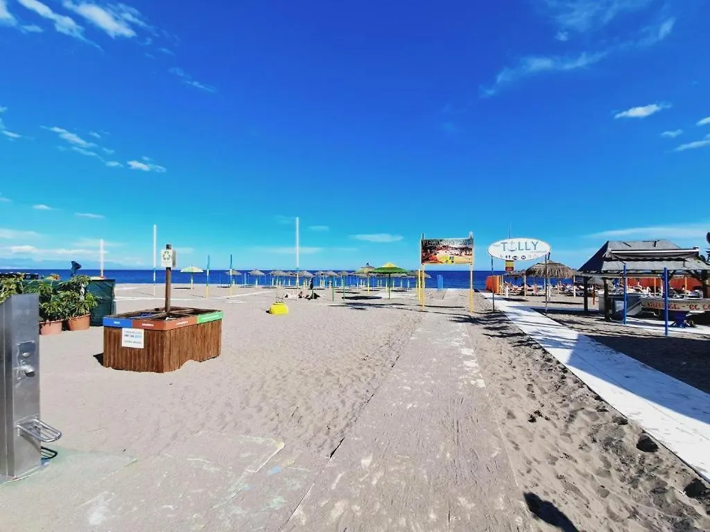 Beautiful 3 Bedroom, Carihuela Torremolinos Apartment